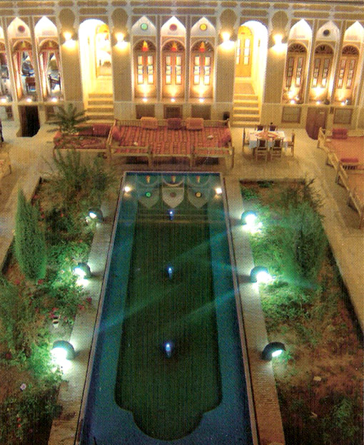 نمایی از هتل سنتی تاریخی مهر یزد